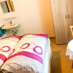 Dhillon Çiftlik konaklama